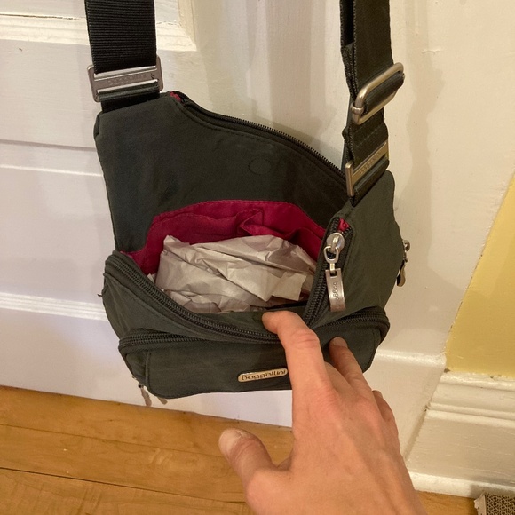 BAGGALLINI Criss Cross Bagg Crossbody Shoulder Bag Purse Double Zip in Charcoal - Picture 7 of 16